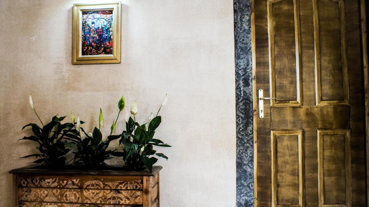 Sargarigo Elmenyhaz Appartement Szeged Buitenkant foto